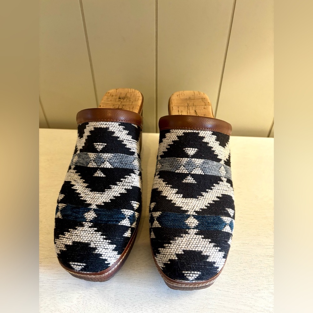 Korks Kork Ease Lori Slide Clog Aztec Fabric Heel Platform 10 Like New! - Picture 4 of 10